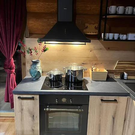 Zrub Hanesy シャレー ドノヴァリ