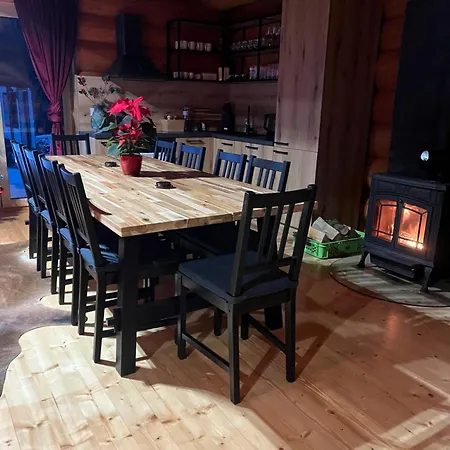 シャレー Zrub Hanesy ドノヴァリ