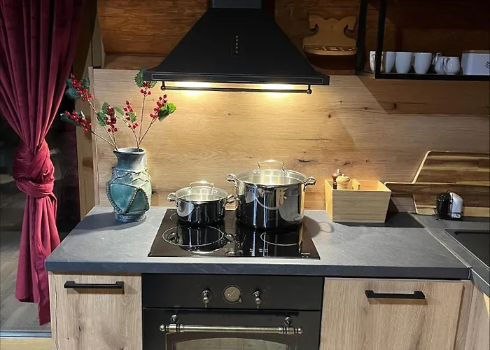 Zrub Hanesy 샬레 도노발리